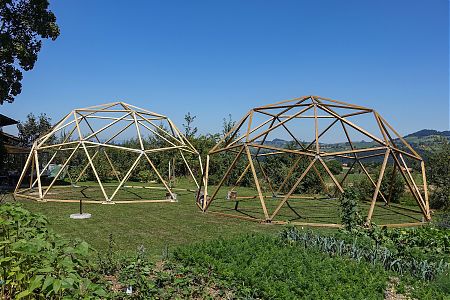 zwei Dome nur Gerüst